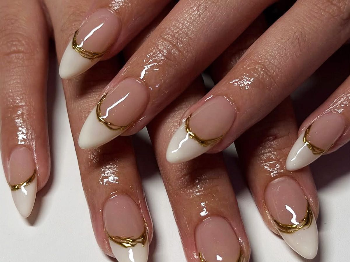 Glossy French Manicure with Gold Accents Glossy French Manicure with Gold Accents — Winter Gel Nails