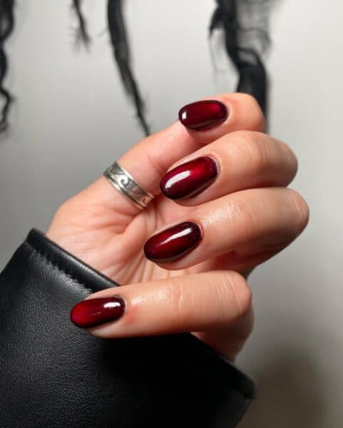 Dark Red Subtle Color Shift Oval Nails Dark Red Subtle Color Shift Oval Nails — Winter Gel Nail Colors