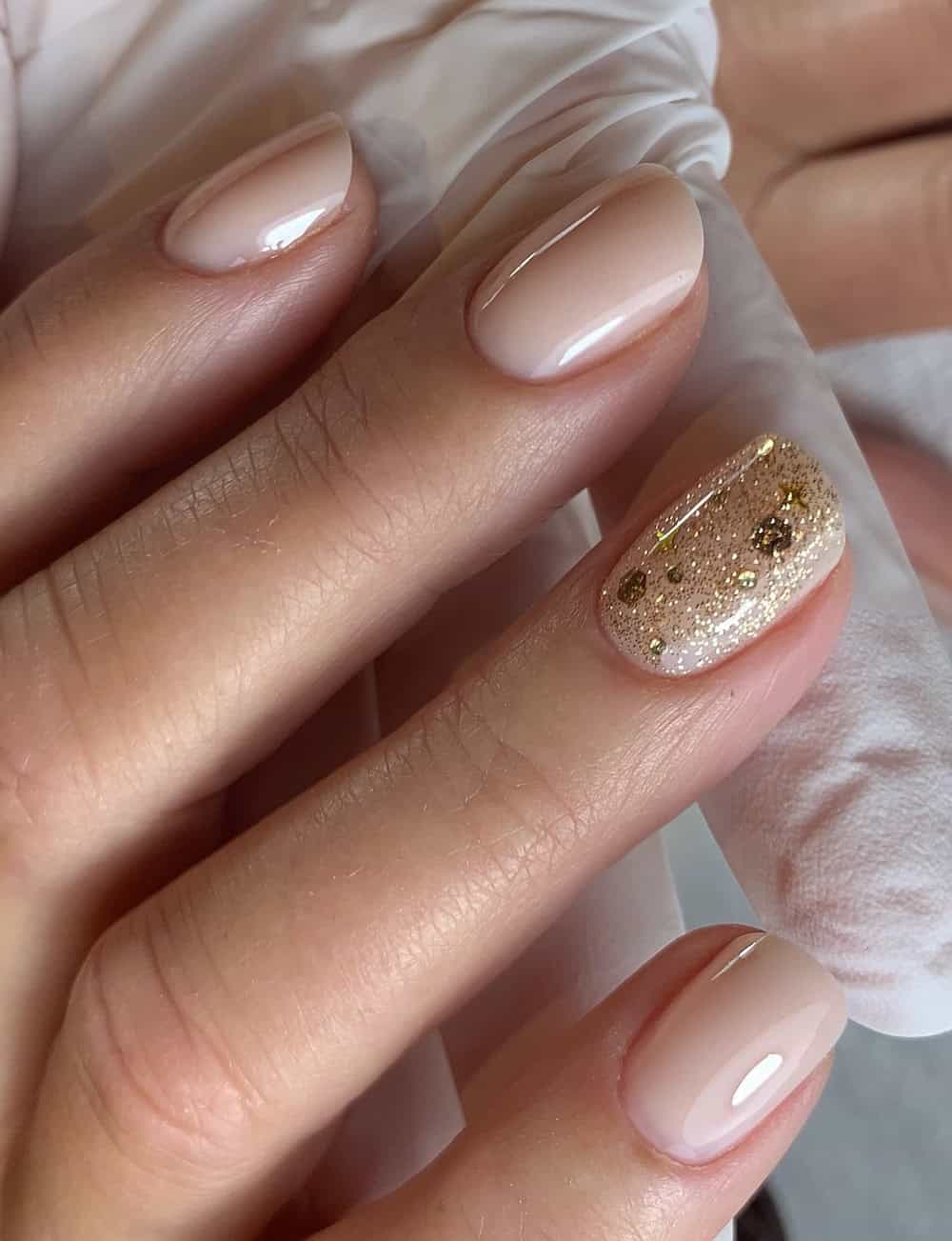 Short Oval Pale Nude Gold Glitter Short Oval Pale Nude Gold Glitter — Winter Nude Nails