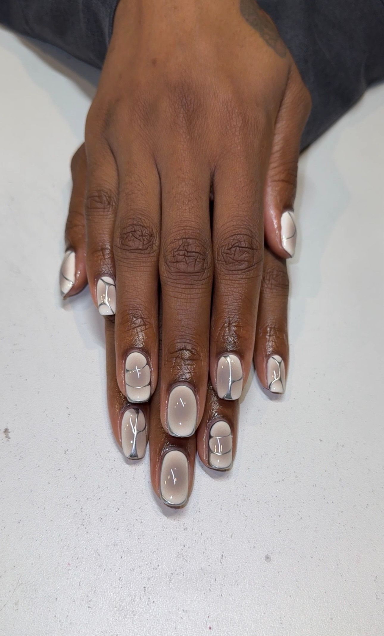 Abstract Grey Lines & Silver Accents Short Square Nails Abstract Grey Lines & Silver Accents Short Square Nails — Winter Nail Colors for Dark Skin