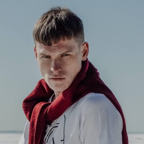 Bowl Cut With Blunt Fringe — Winter Haircuts for Men