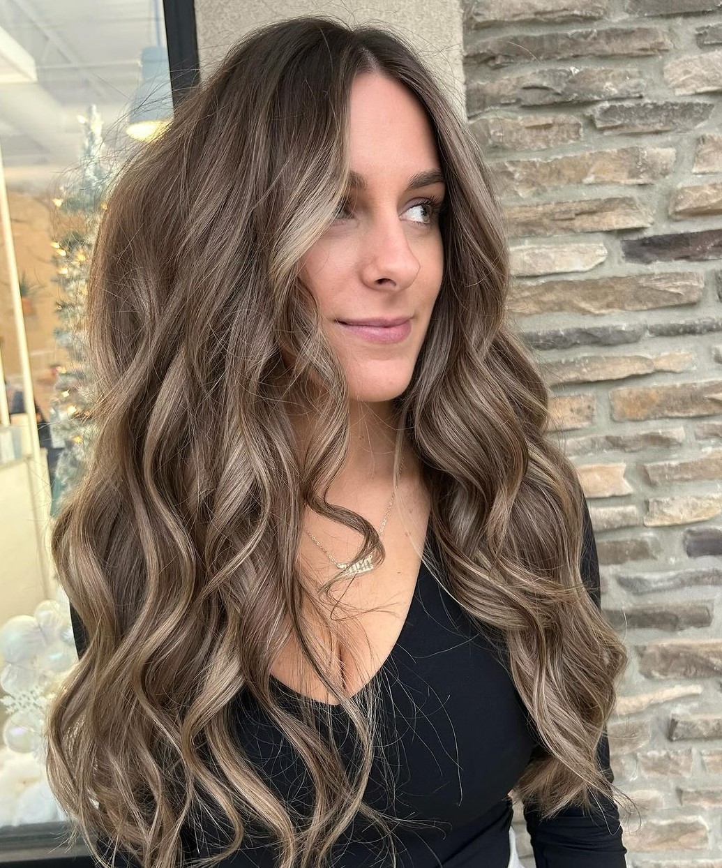Thick Wavy Mid-Back Ash Brown — Reverse Balayage