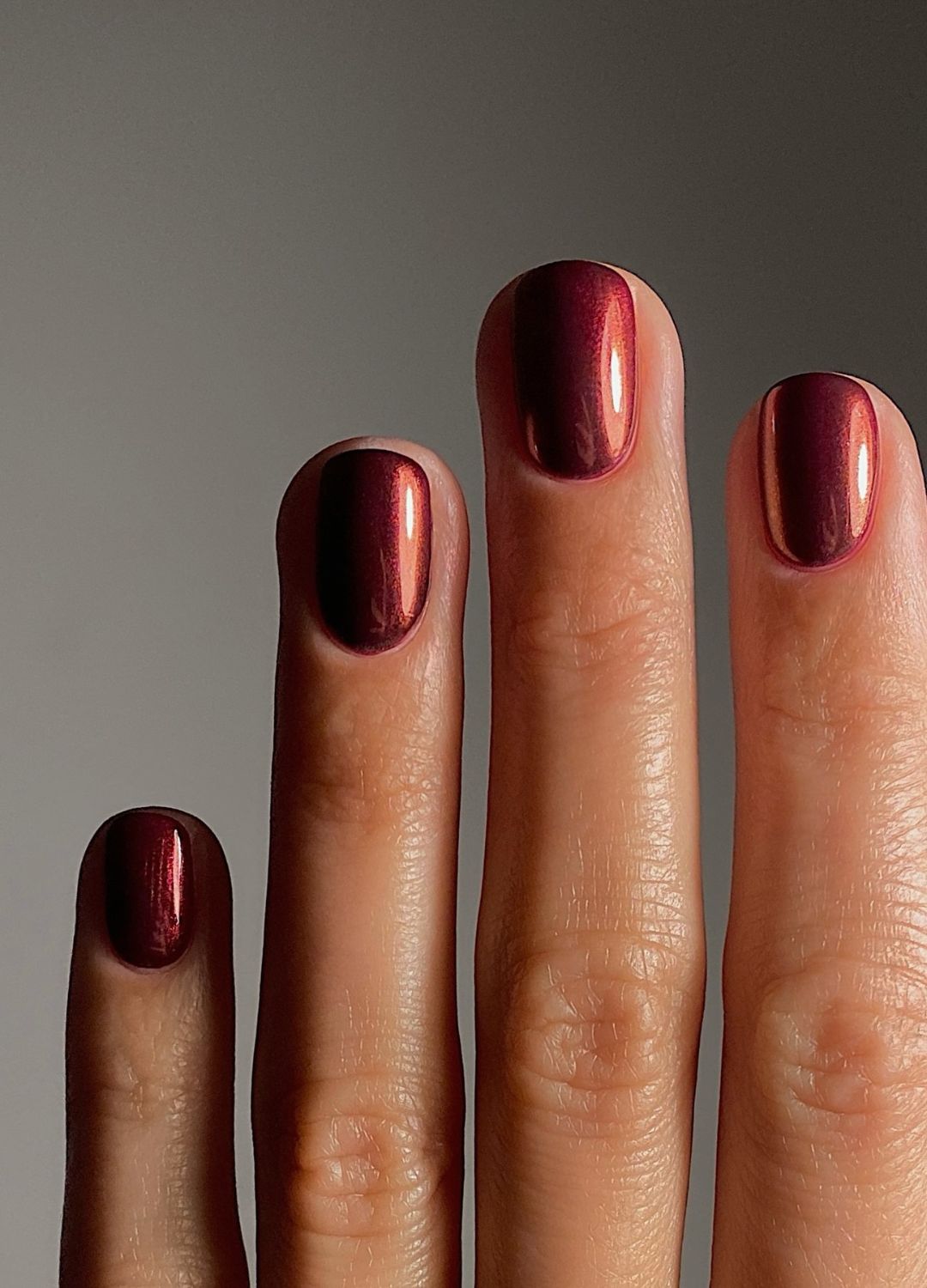 Short Deep Red Metallic Chrome Nails Short Deep Red Metallic Chrome Nails — Winter Red Nails