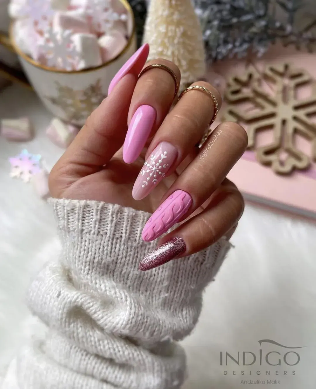 Pink Glitter Knit and Snowflake Almonds Pink Glitter Knit and Snowflake Almonds — Sweater Nails