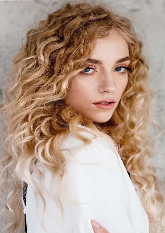 The Layered Curly Bob With Bangs — Winter Haircuts for Curly Hair
