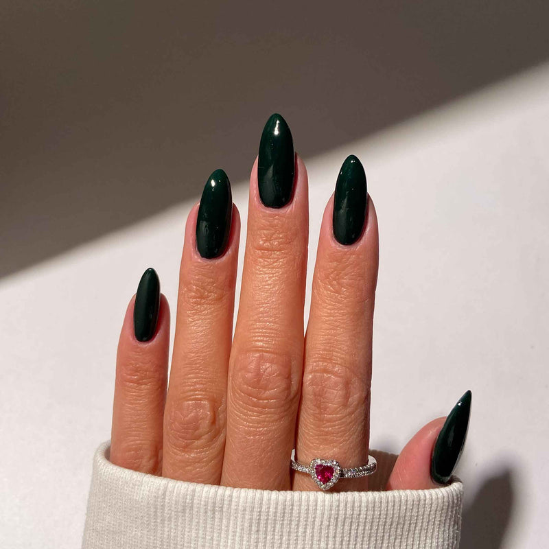 Deep Emerald High Gloss Almond Nails Deep Emerald High Gloss Almond Nails — Winter Dip Powder Nails