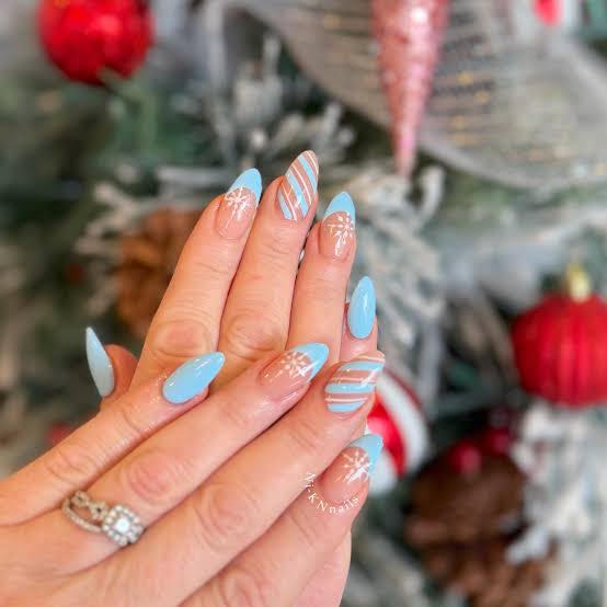 Medium Oval Sheer Pink White Hearts Medium Oval Sheer Pink White Hearts — Winter Oval Nails