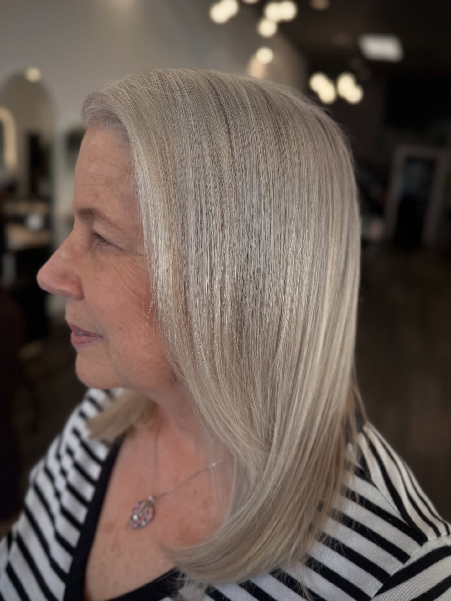 Gray Blending Highlights Shoulder Ash Blonde Gray Blend