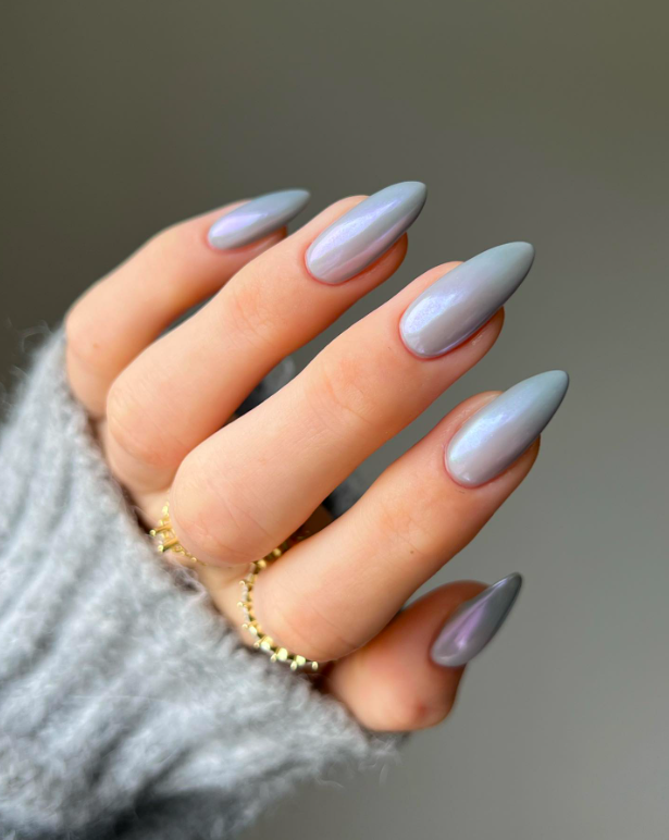 Pale Gray Iridescent Chrome Long Almond Nails Pale Gray Iridescent Chrome Long Almond Nails — Winter Gray Nails