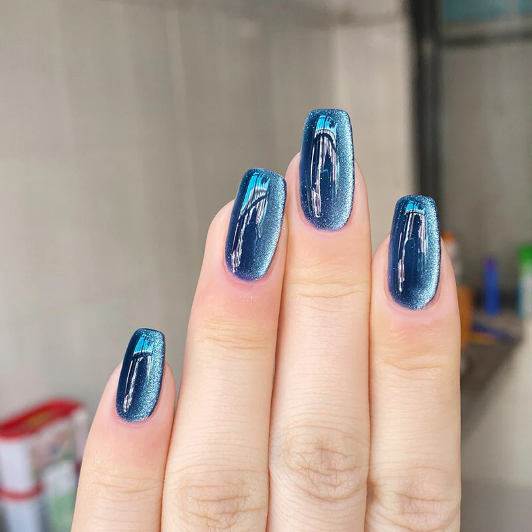 Deep Blue Magnetic Cat-Eye Coffin Nails — Winter Nail Colors
