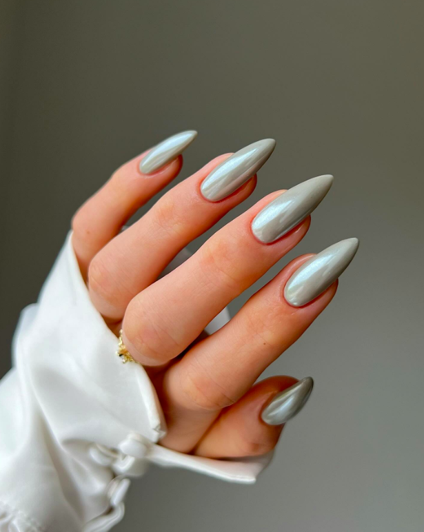 Pale Pearlescent White Chrome Almond Nails Pale Pearlescent White Chrome Almond Nails — Long Winter Nails