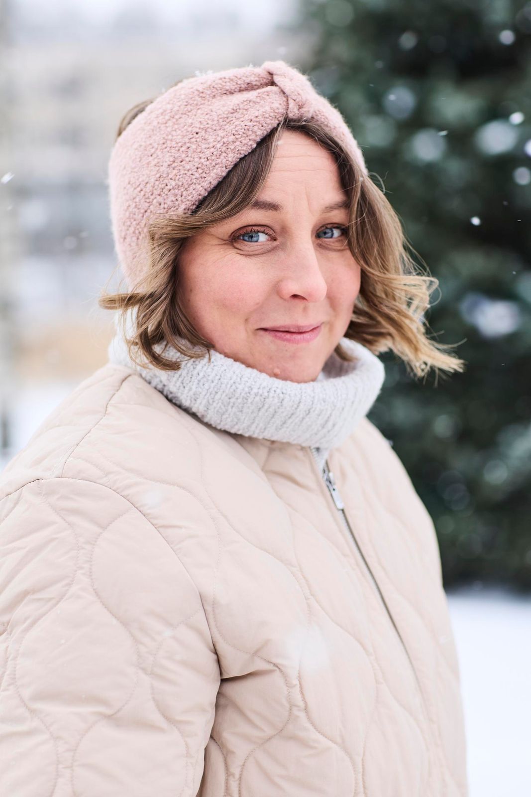 Visual Idea — The Hair Has A Side Parting — Winter Hairstyles with Headband