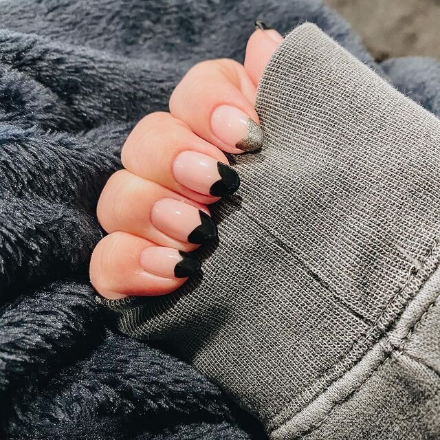 Nude Black Heart French Tip Almonds — Short Winter Almond Nails