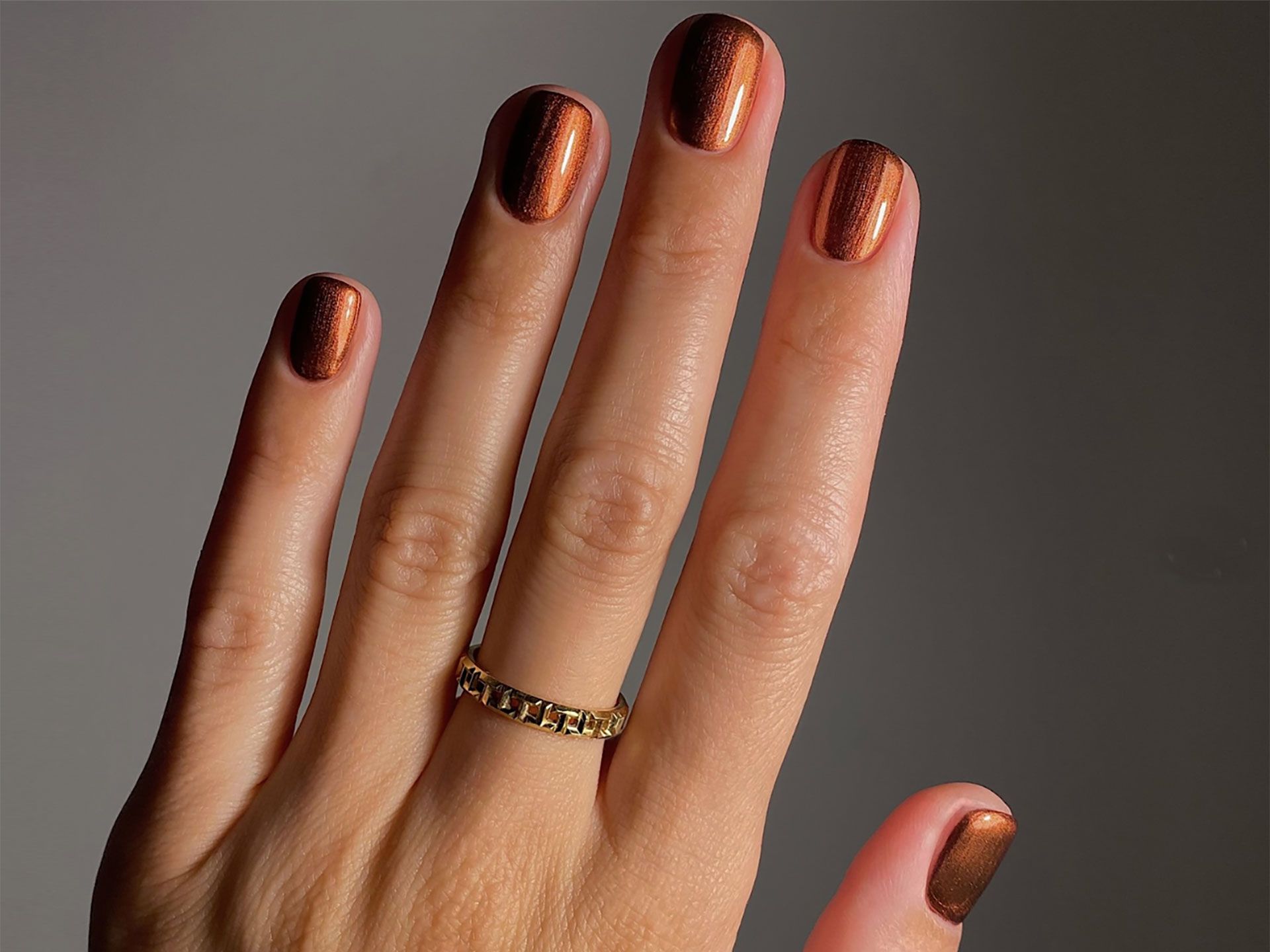 Striking Metallic Copper Chrome Nails Striking Metallic Copper Chrome Nails — Fall to Winter Nails