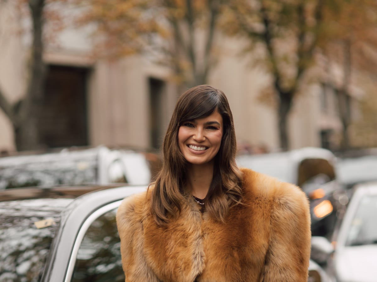 Sleek Long Bob With Side Bangs Sleek Long Bob With Side Bangs — Medium Length Winter Haircuts