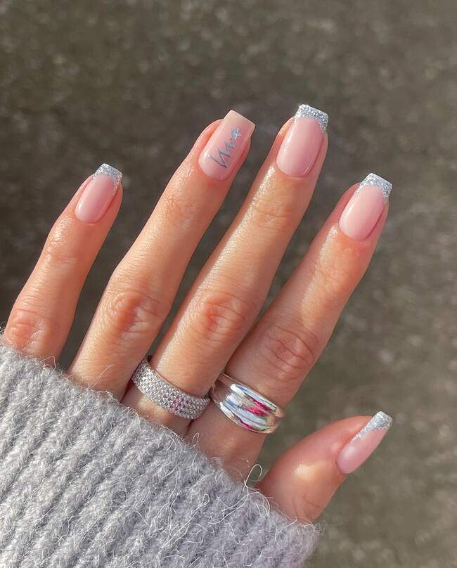 Medium Square Pink Glitter French Line Art Medium Square Pink Glitter French Line Art — Simple Winter Nails