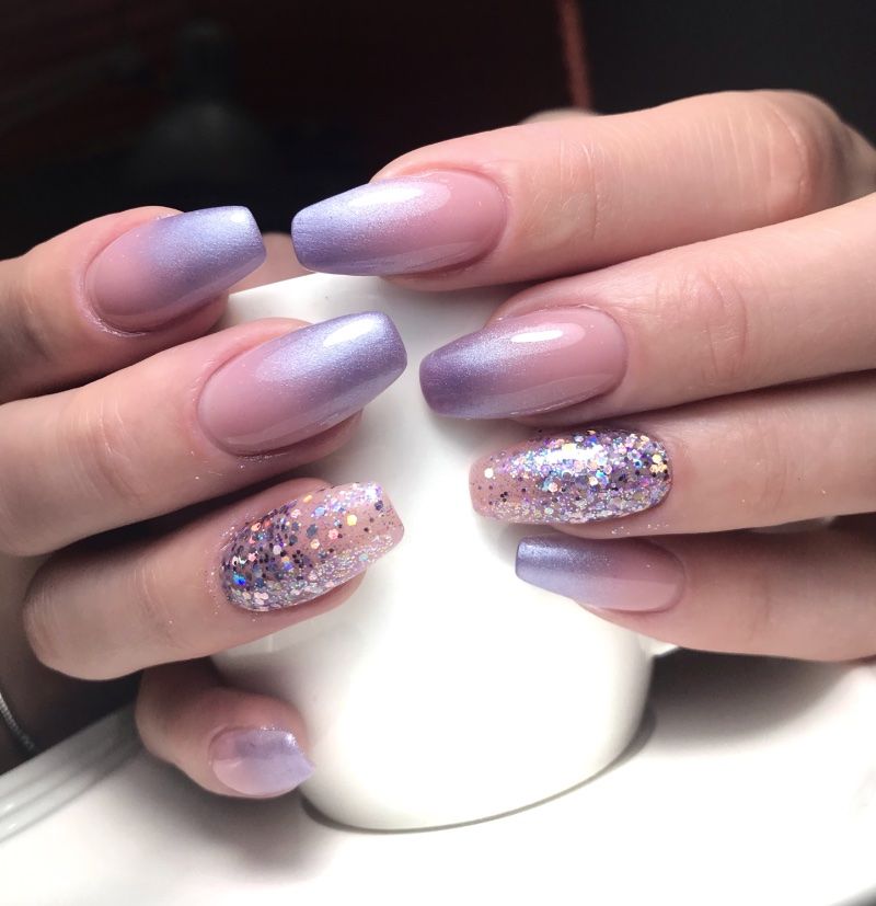 Glitter Accents On Accent Nails Visual Idea Glitter Accents On Accent Nails Visual Idea — Winter Ombre Nails