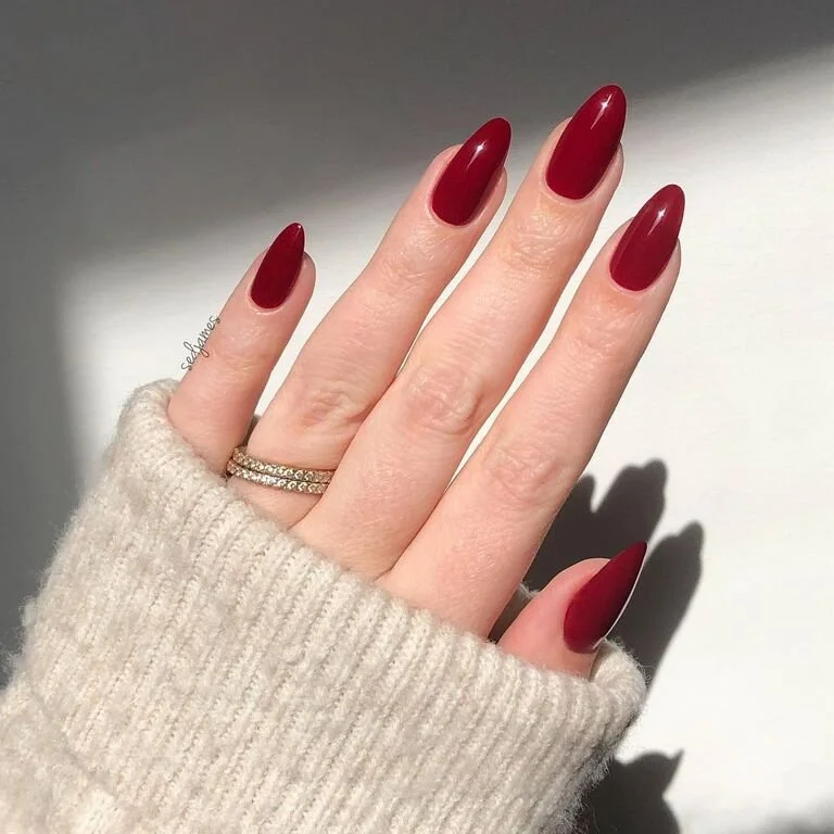 Long Burgundy Red High-Gloss Almond Nails Long Burgundy Red High-Gloss Almond Nails — Winter Red Nails