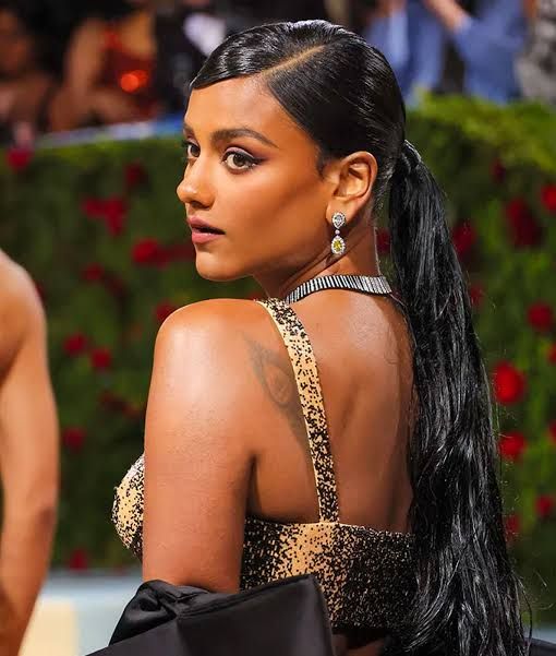 Collarbone Visual Idea — Winter Ponytail Hairstyles