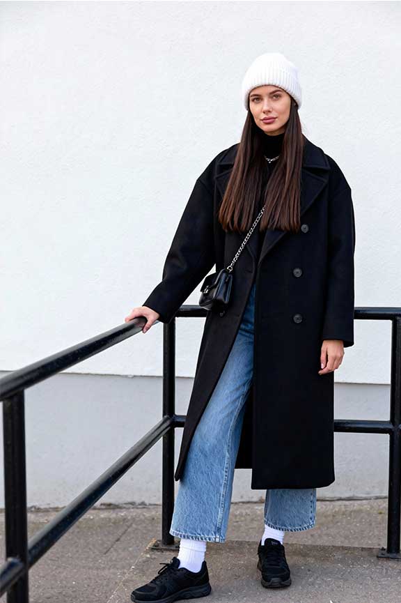 Black Sneakers Outfit Idea Black Sneakers Outfit Idea — Long Coat Outfits