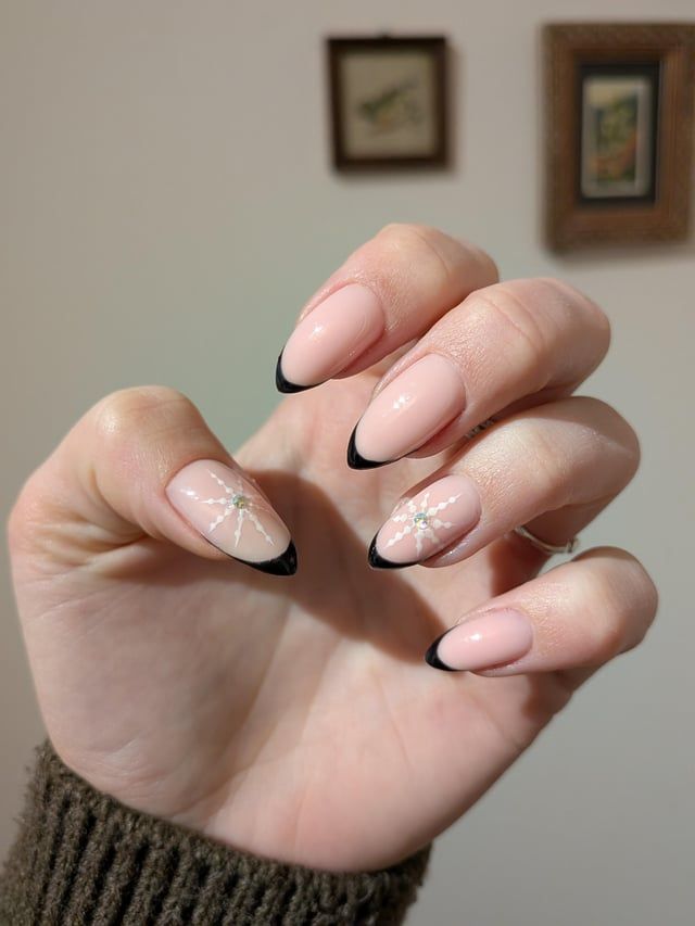 Visible Visual Idea Visible Visual Idea — Winter Squoval Nails