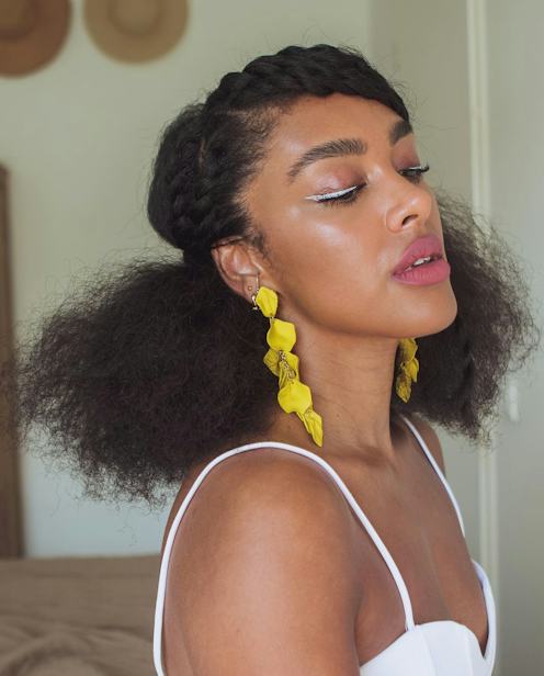 Collarbone Layers With Face-Framing Highlights Collarbone Layers With Face-Framing Highlights — Winter Natural Hairstyles