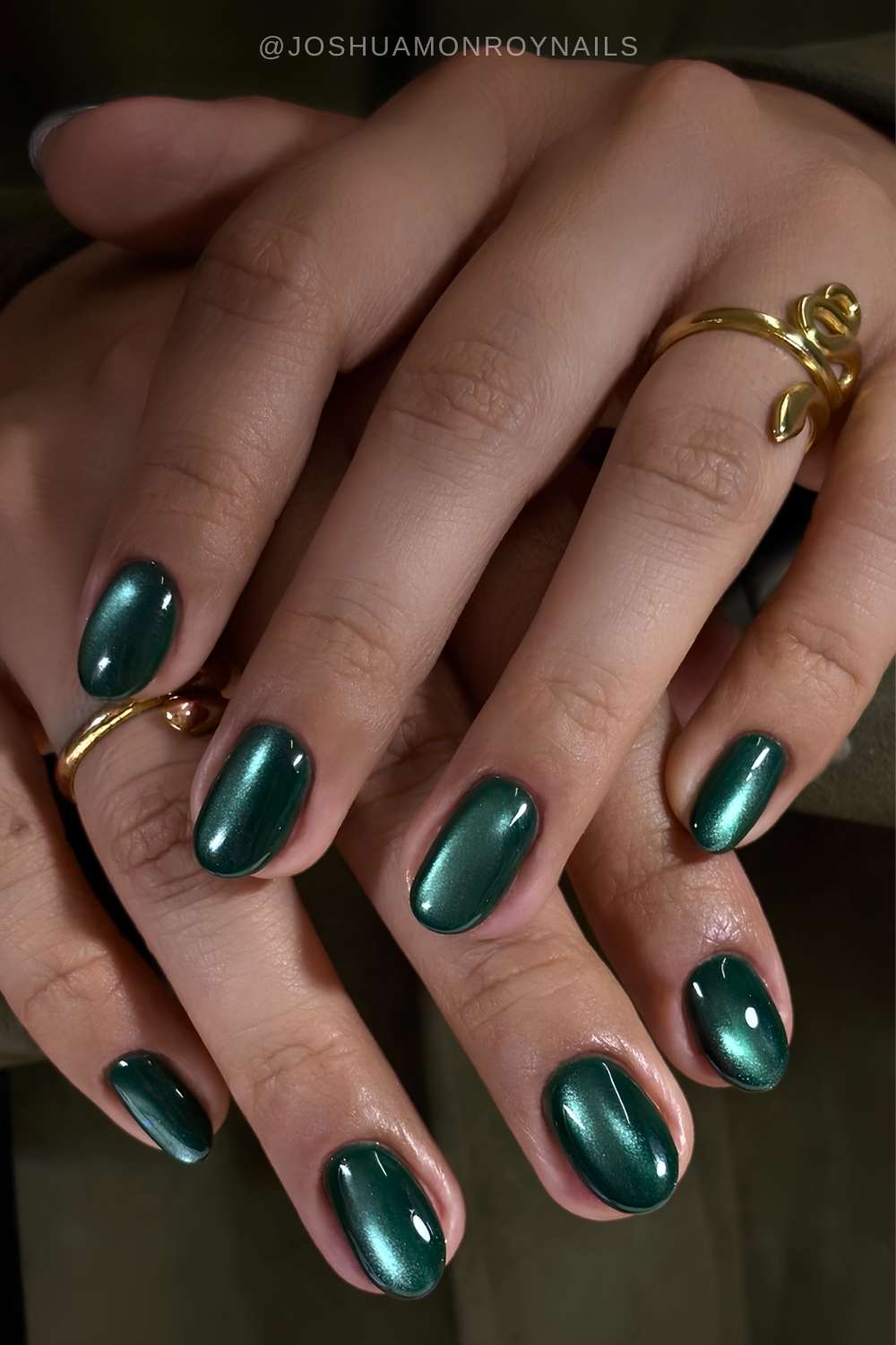 Short Oval Emerald Cat-Eye — Emerald Green Nails