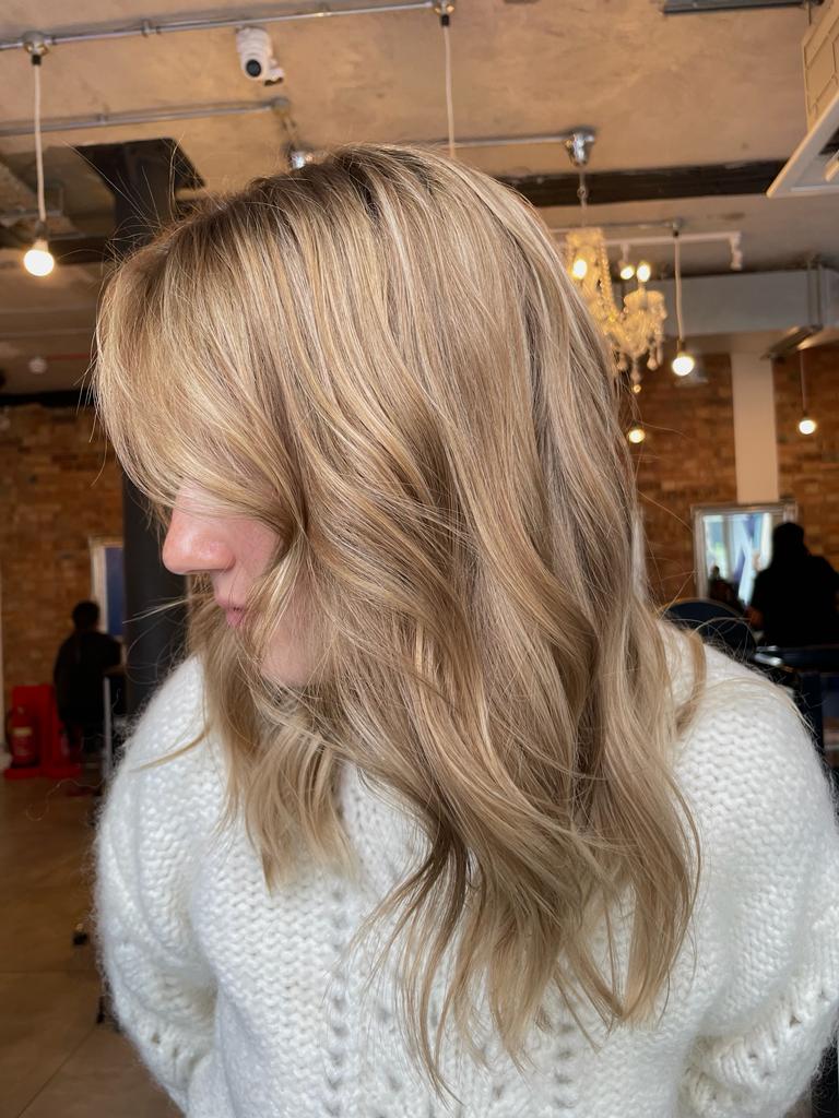 Collarbone Medium Blonde Textured — Reverse Balayage