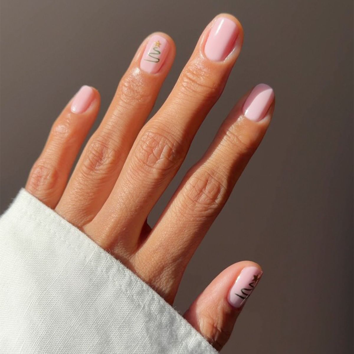 Winter Christmas Visual Idea Winter Christmas Visual Idea — Winter Gel Nail Colors