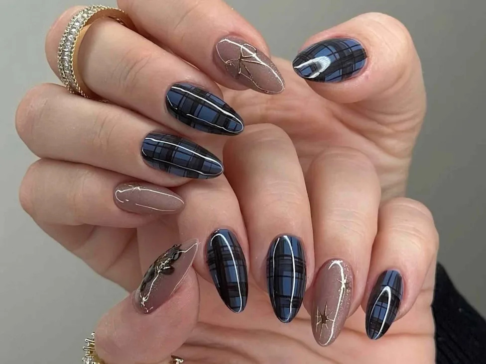 Deep Blue Plaid with Gold Foil Deep Blue Plaid with Gold Foil — Winter Blue Nails