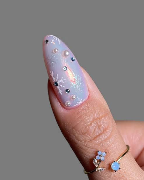 Long Stiletto Iridescent Pearl Snowflake Long Stiletto Iridescent Pearl Snowflake — Simple Winter Nails
