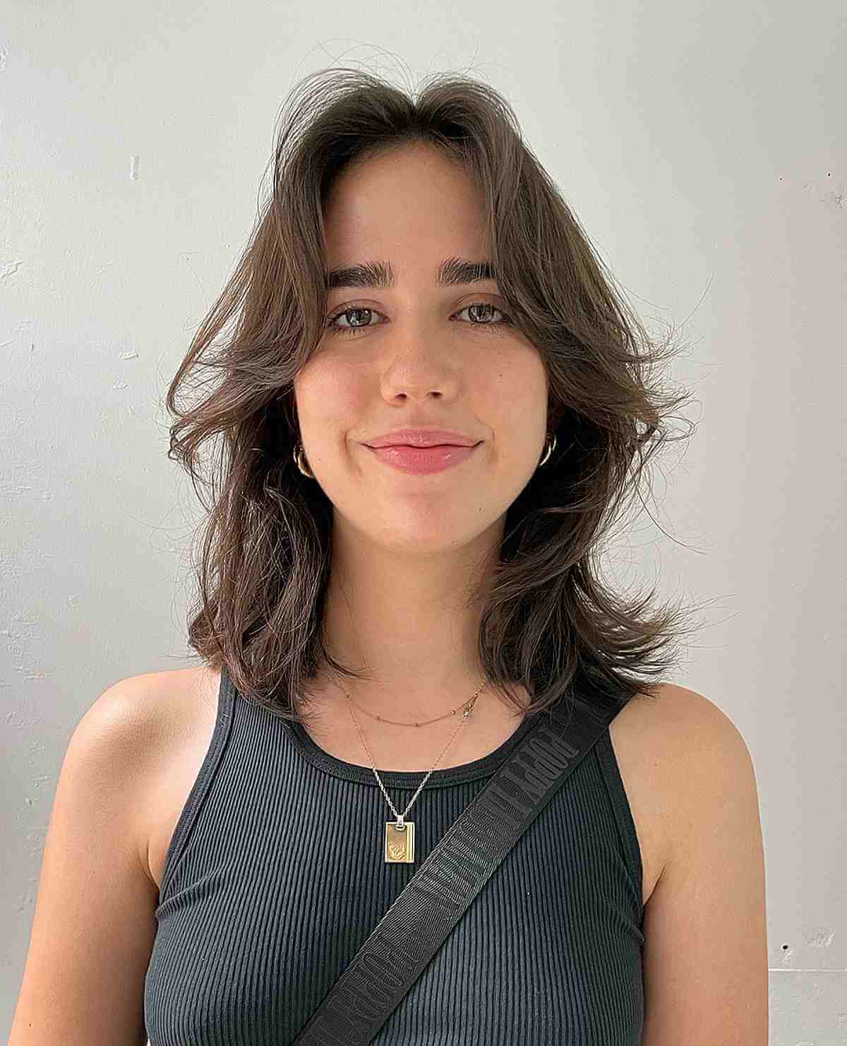 Shag Haircut with Choppy Bangs Shag Haircut with Choppy Bangs — Winter Haircuts for Oval Faces