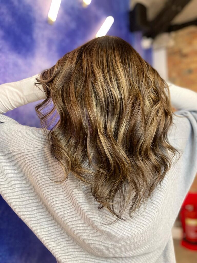 Collarbone Lob With Wavy Texture — Reverse Balayage