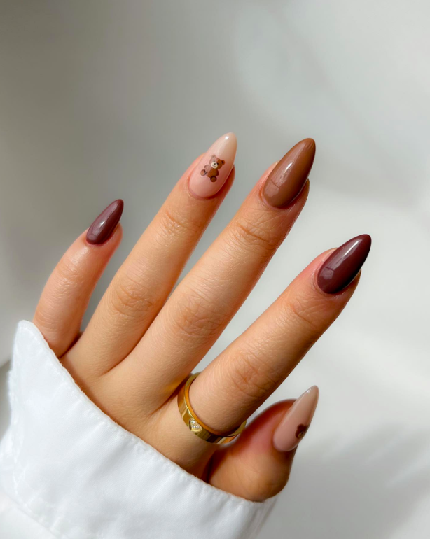 Brown Teddy Bear Accent Nails Brown Teddy Bear Accent Nails — Winter Acrylic Nails