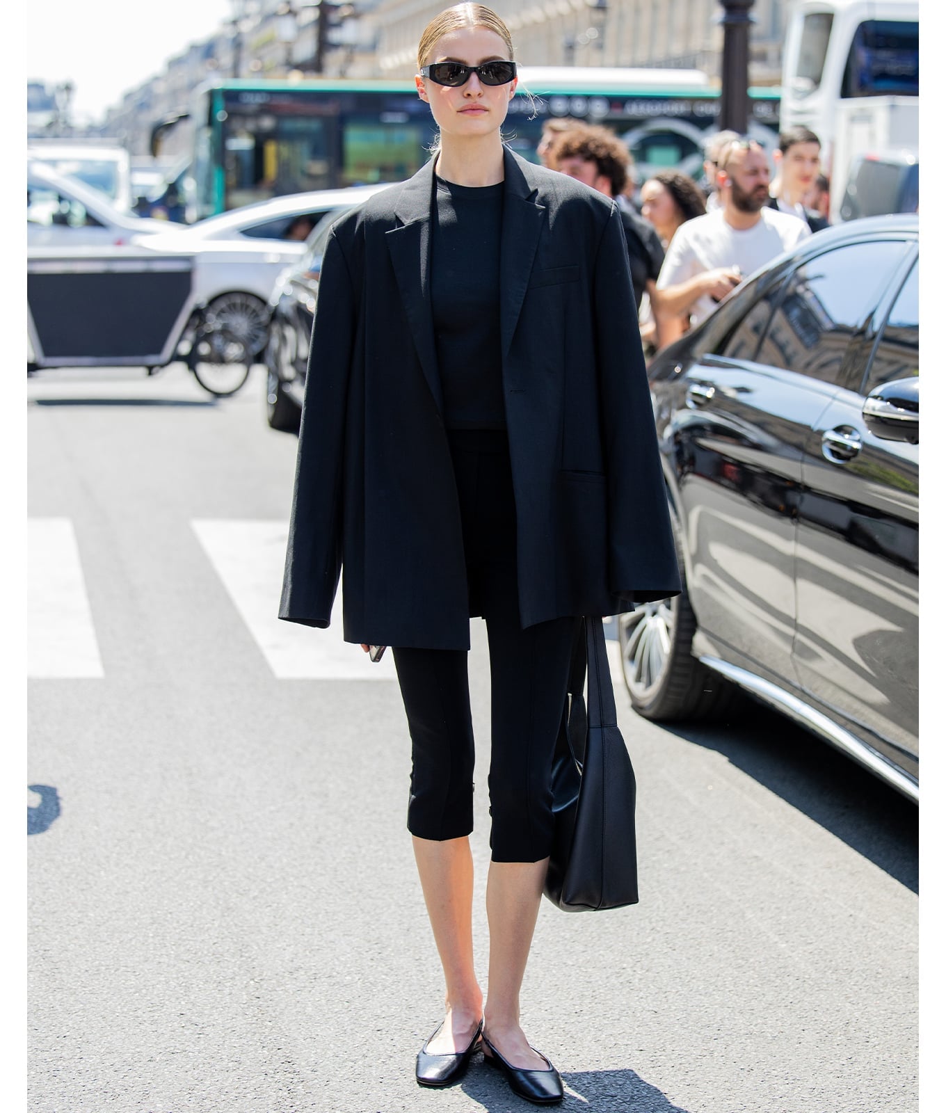 Minimalist Black Ensemble with Oversized Blazer — Aesthetic Black Capri Pants Outfit
