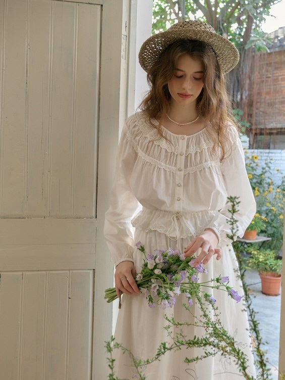 Vintage Embroidered White Blouse Vintage Embroidered White Blouse — Aesthetic White Blouse Outfit