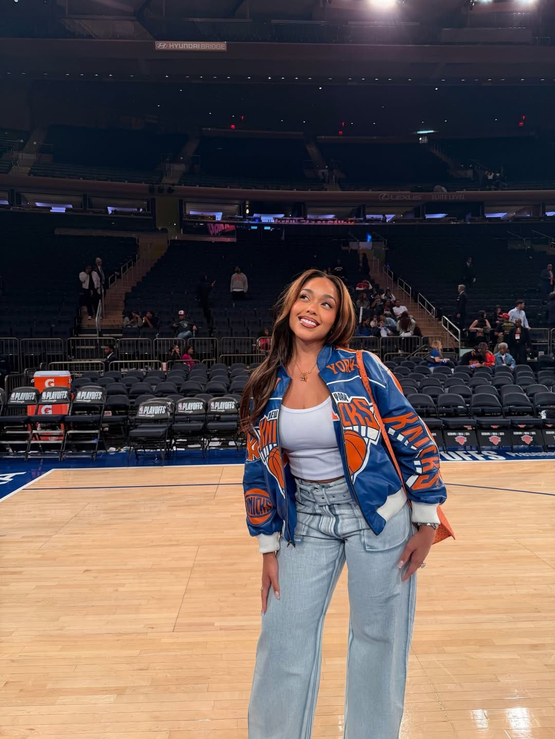 Bomber Jacket With Wide Leg Jeans and Tank Top Bomber Jacket With Wide Leg Jeans and Tank Top — Basketball Game Outfits