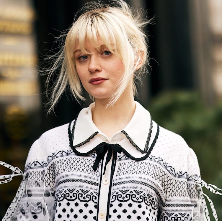 Mid-Back Wavy Hair Soft Face Framing Layers Mid-Back Wavy Hair Soft Face Framing Layers — Best Chic Hairstyles