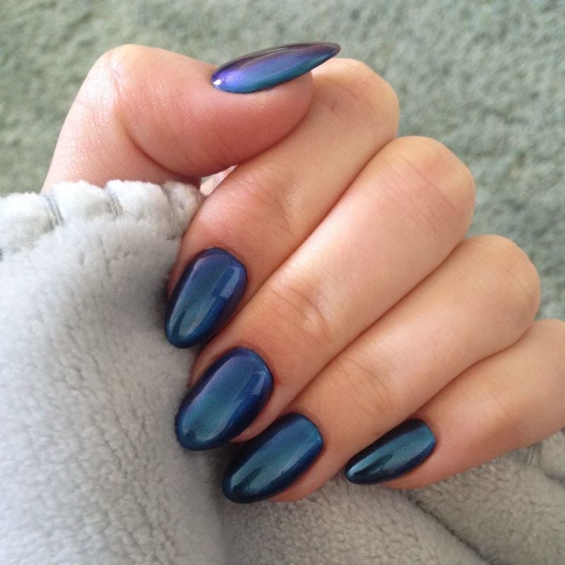 Iridescent Chrome Medium Oval Nails — Blue Chrome Nails