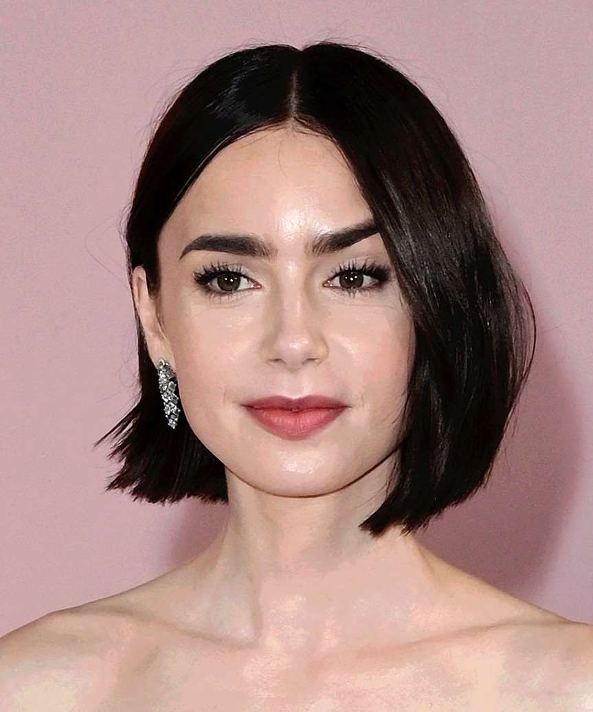 Collarbone Blunt Bob Dark Brown Side Part