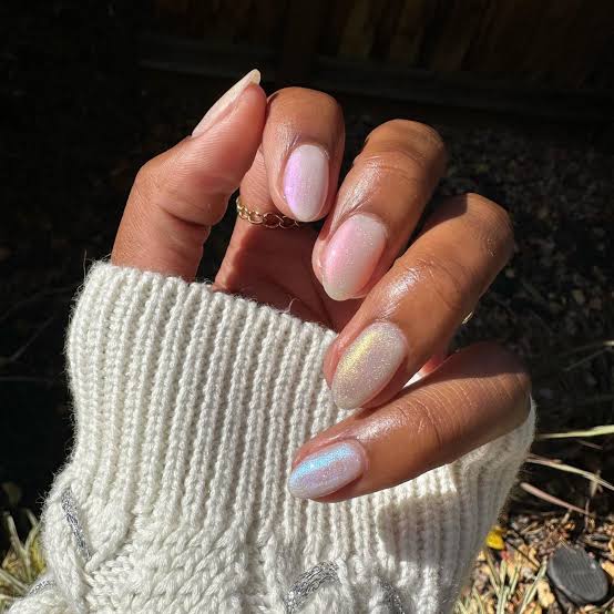 Iridescent Glitter Light Pink Oval Nails — Champagne Nails