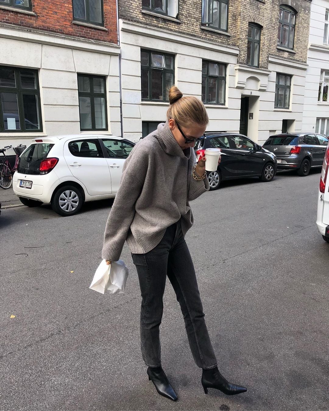 Oversized Gray Turtleneck Sweater with Slim Jeans — Chic Grey Sweater Outfit