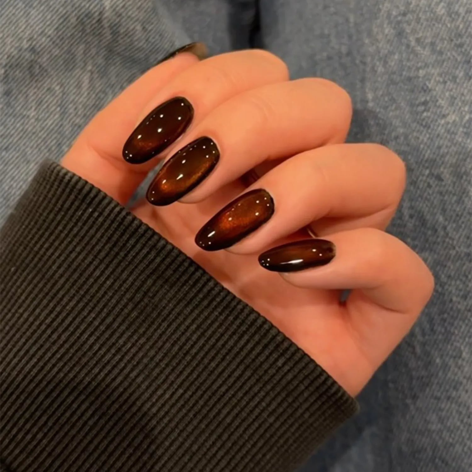 Short Almond Deep Brown Cat-Eye Glossy — Chocolate Nails