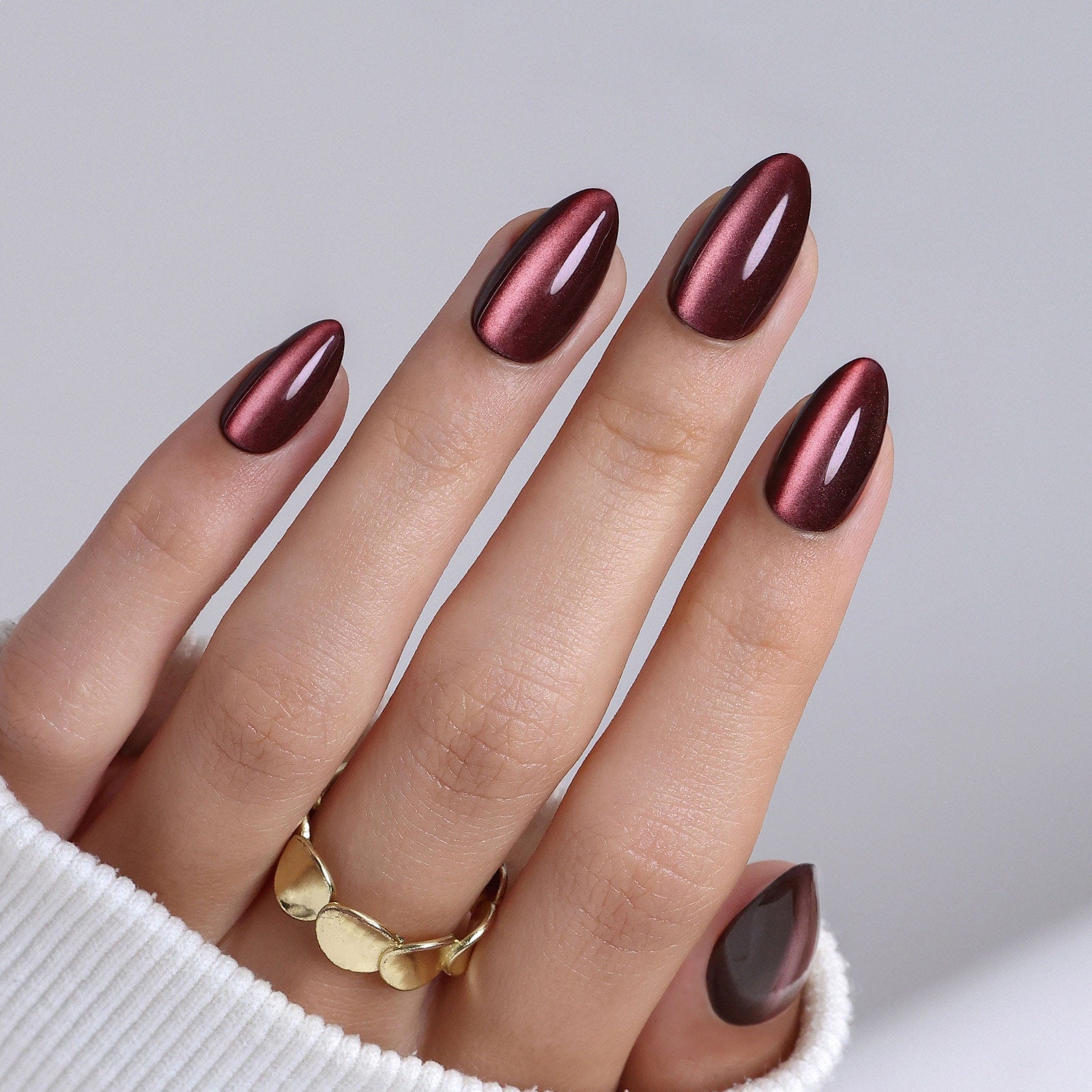 Short Almond Reddish-Brown Cat-Eye, Full Color — Chocolate Nails