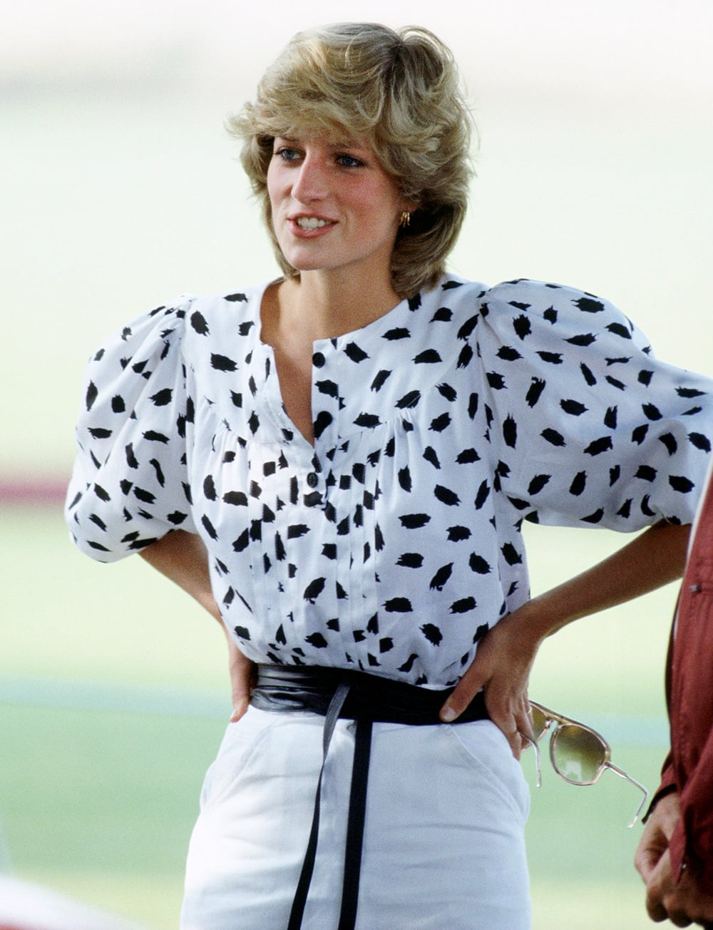 White Blouse With Puffy Sleeves and High-Waisted Trousers — Classy 80s Outfits