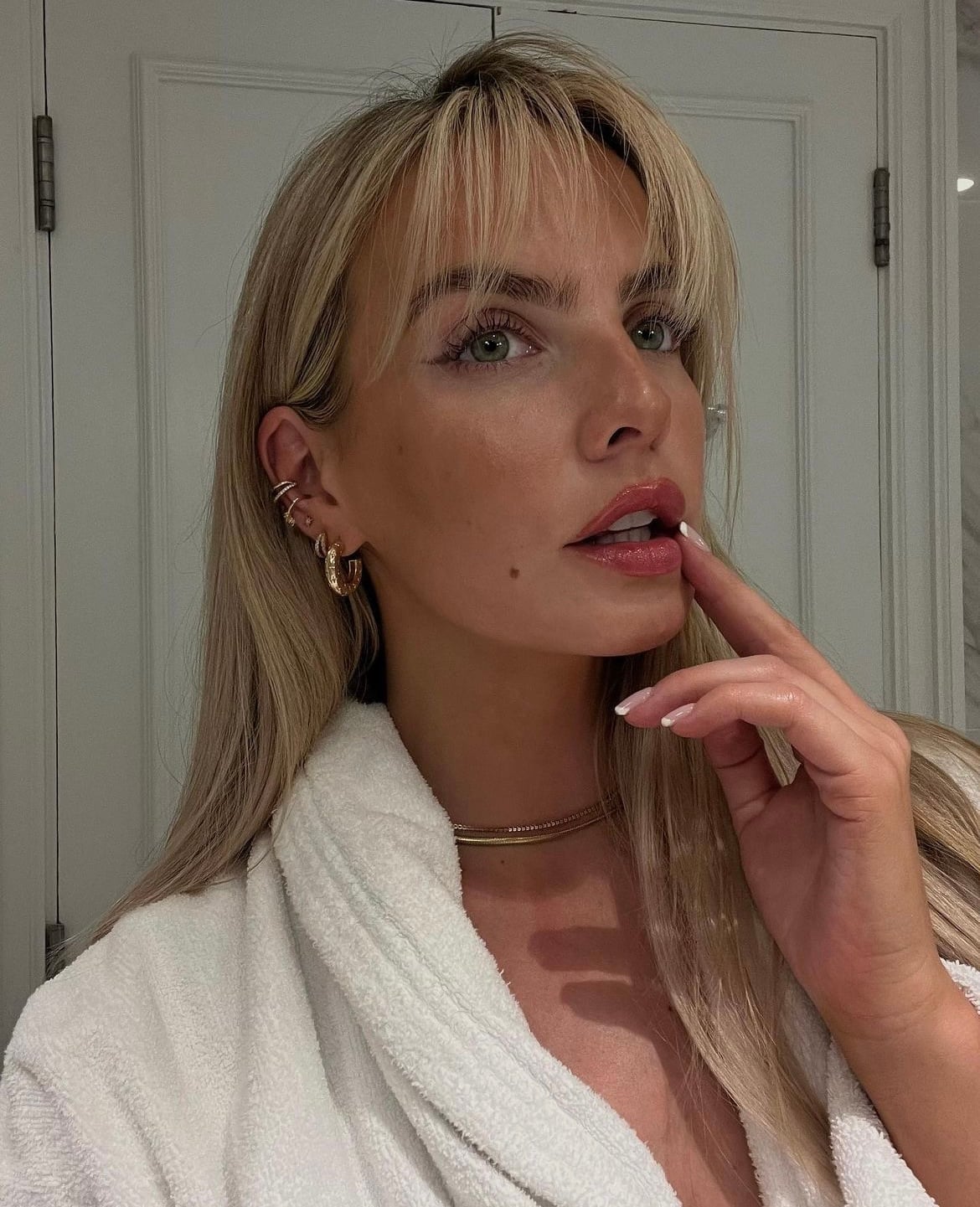 Long Honey Blonde With Face-Framing Pieces — Classy Blonde Hairstyles