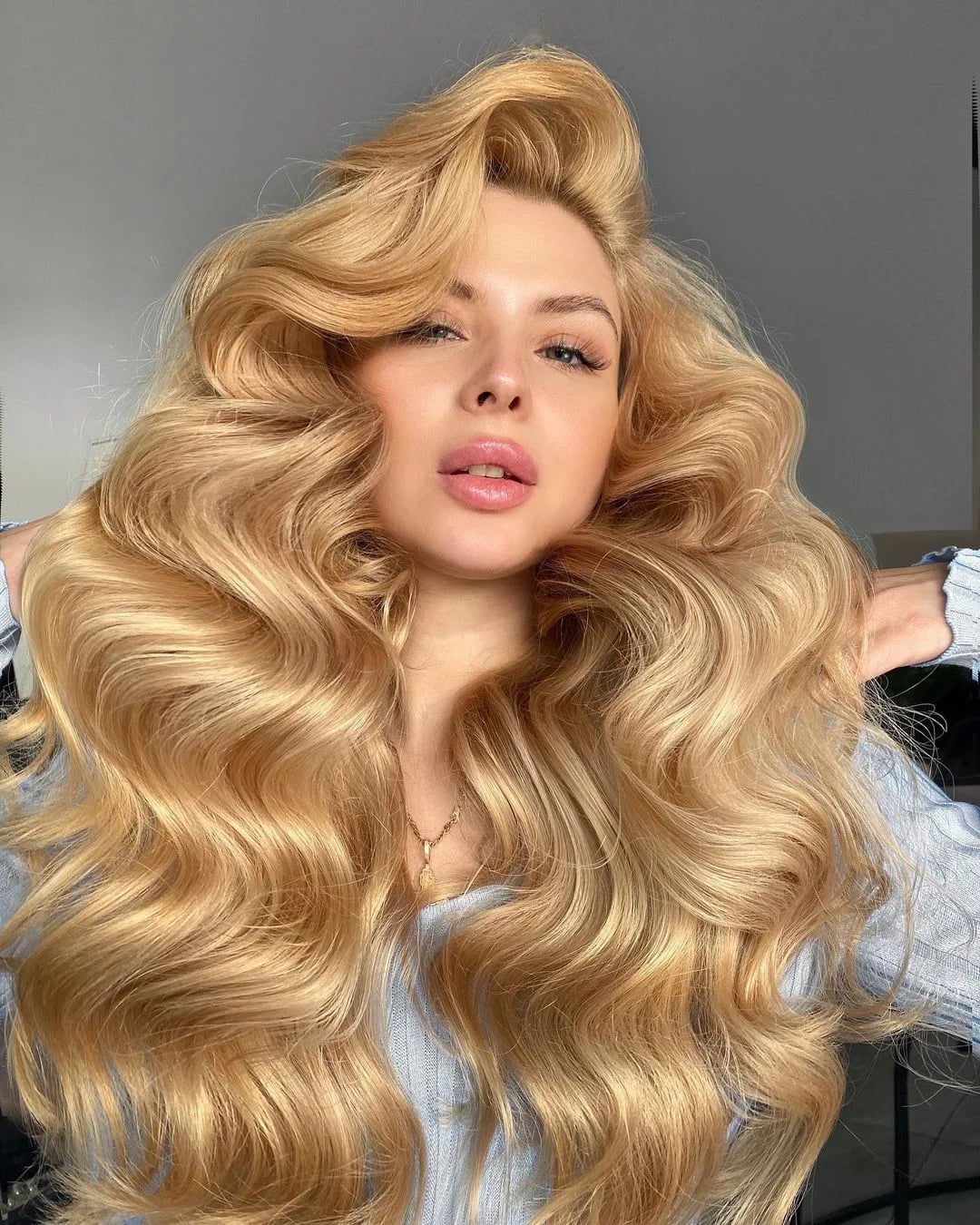Luxurious voluminous curls that will make you look sexy and classy | Melody Jacob