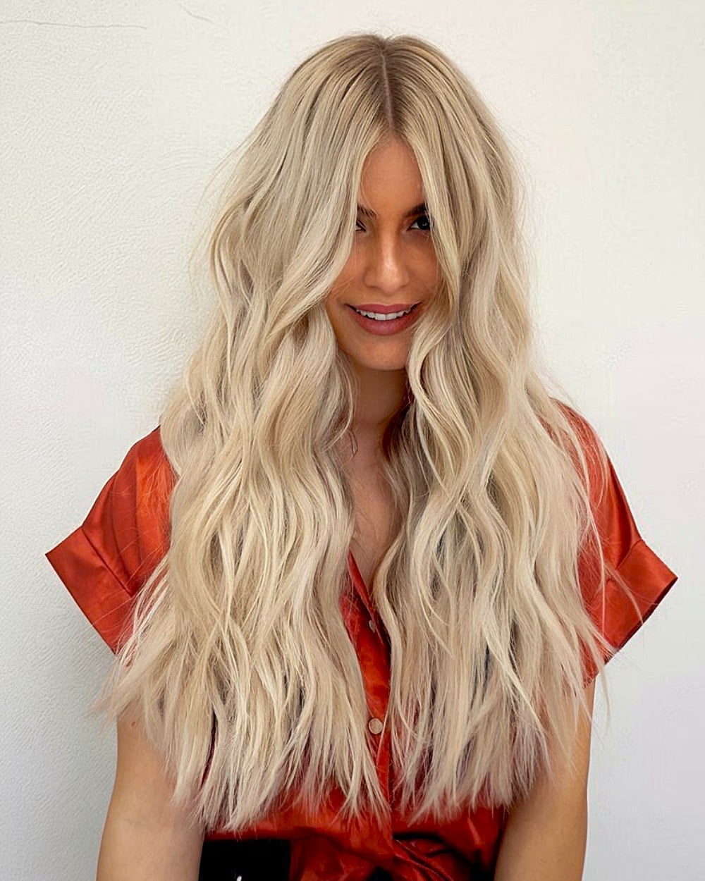 Bright Ash Blonde Mid-Back Waves with Curtain Bangs, Layers Bright Ash Blonde Mid-Back Waves with Curtain Bangs, Layers — Classy Blonde Wavy Hair