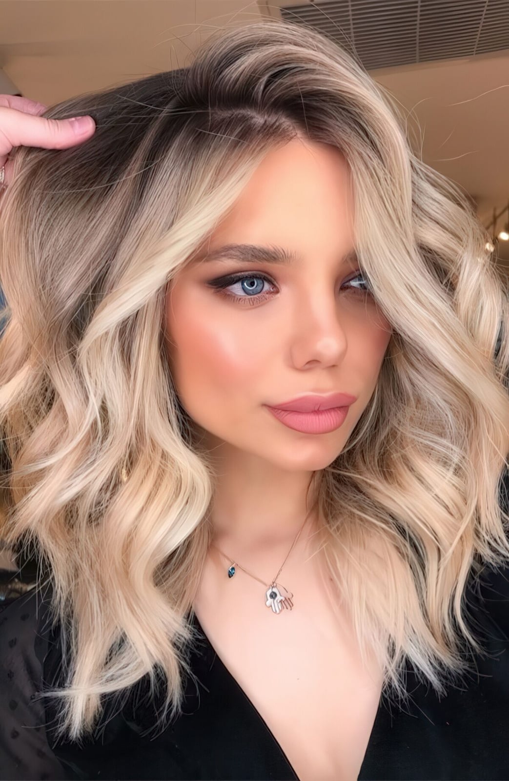 Rooty Ash Blonde Collarbone Waves Rooty Ash Blonde Collarbone Waves — Classy Blonde Wavy Hair