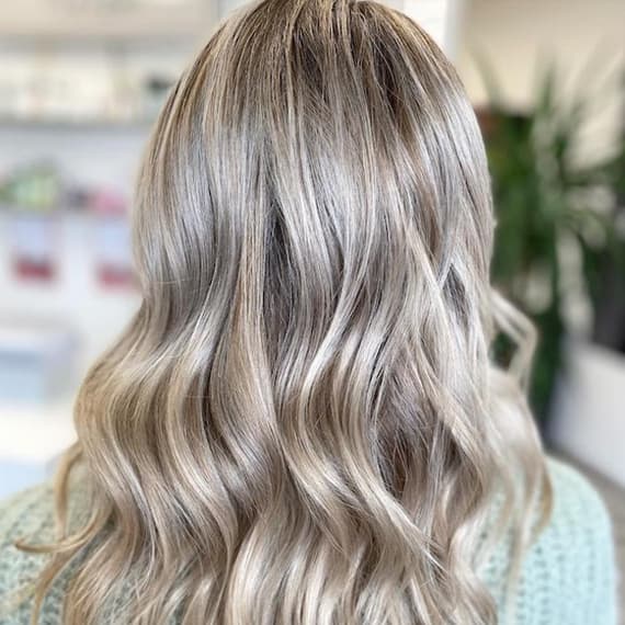 Dimensional Ash Blonde Collarbone Waves, Layers Dimensional Ash Blonde Collarbone Waves, Layers — Classy Blonde Wavy Hair